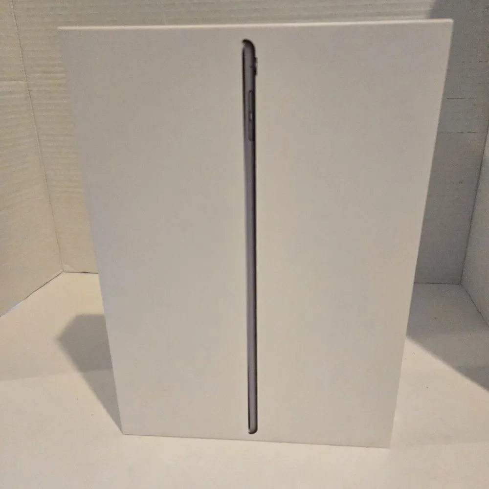 Apple iPad Pro 32GB 9.7 Inch Wi-Fi Space Gray Mlru2ll/a EMPTY‎ BOX ONLY